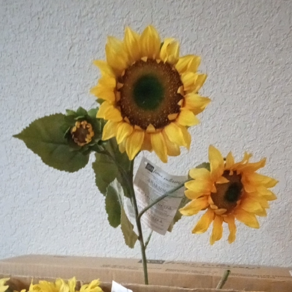 Original Home Interiors Faux Sunflower and green leaf Blended assortment - Picture 4 of 10